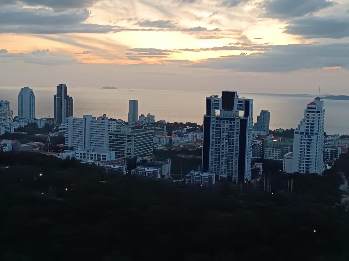 Unixx Condo Pattaya Near Walking Street Exterior foto